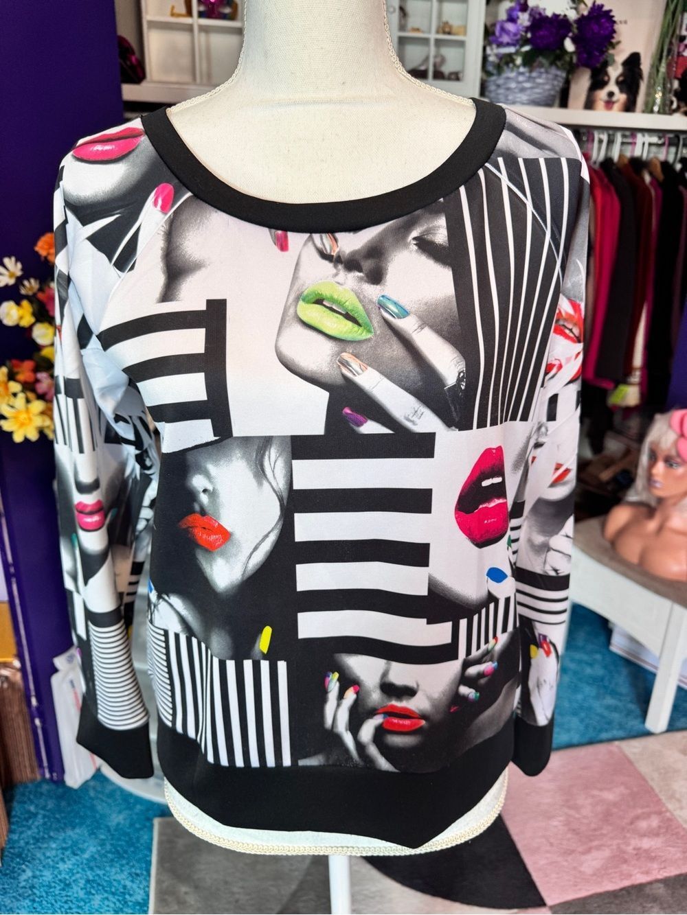 Blu Planet Black and White Graphic Sweatshirt